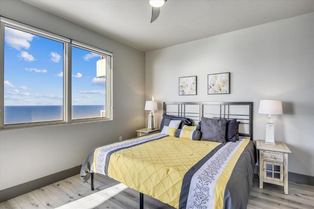 Shores Of Panama: Renovated 2-bedroom With Reserved Parking *