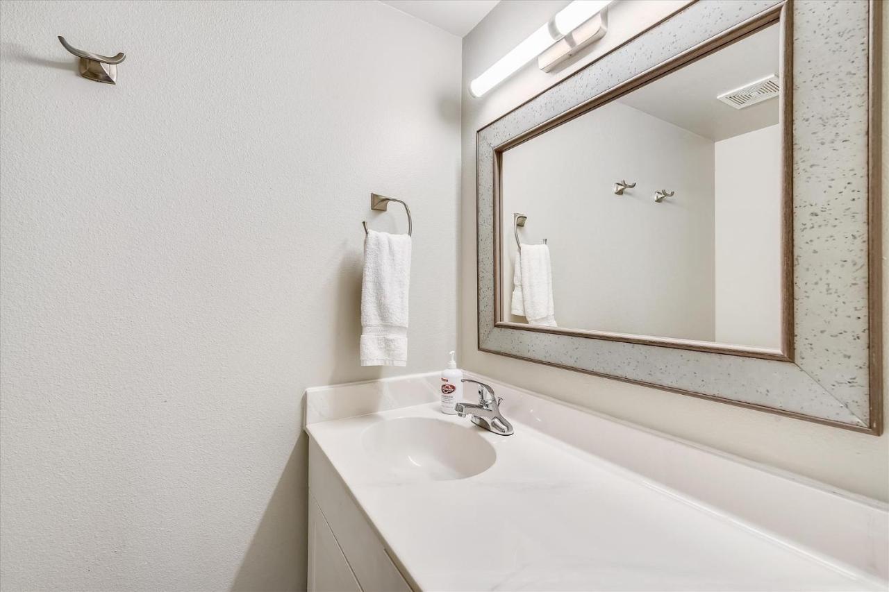 Apartment Shores Of Panama: Renovated 2-bedroom With Reserved Parking *